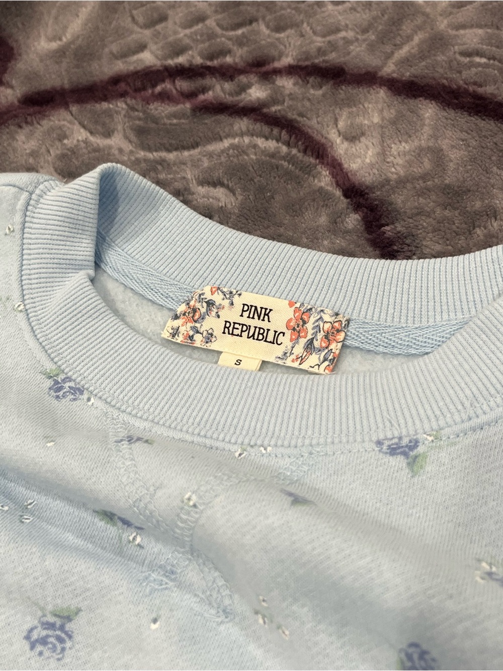 Pink Republic Light Blue Floral Crewneck Sweater Top